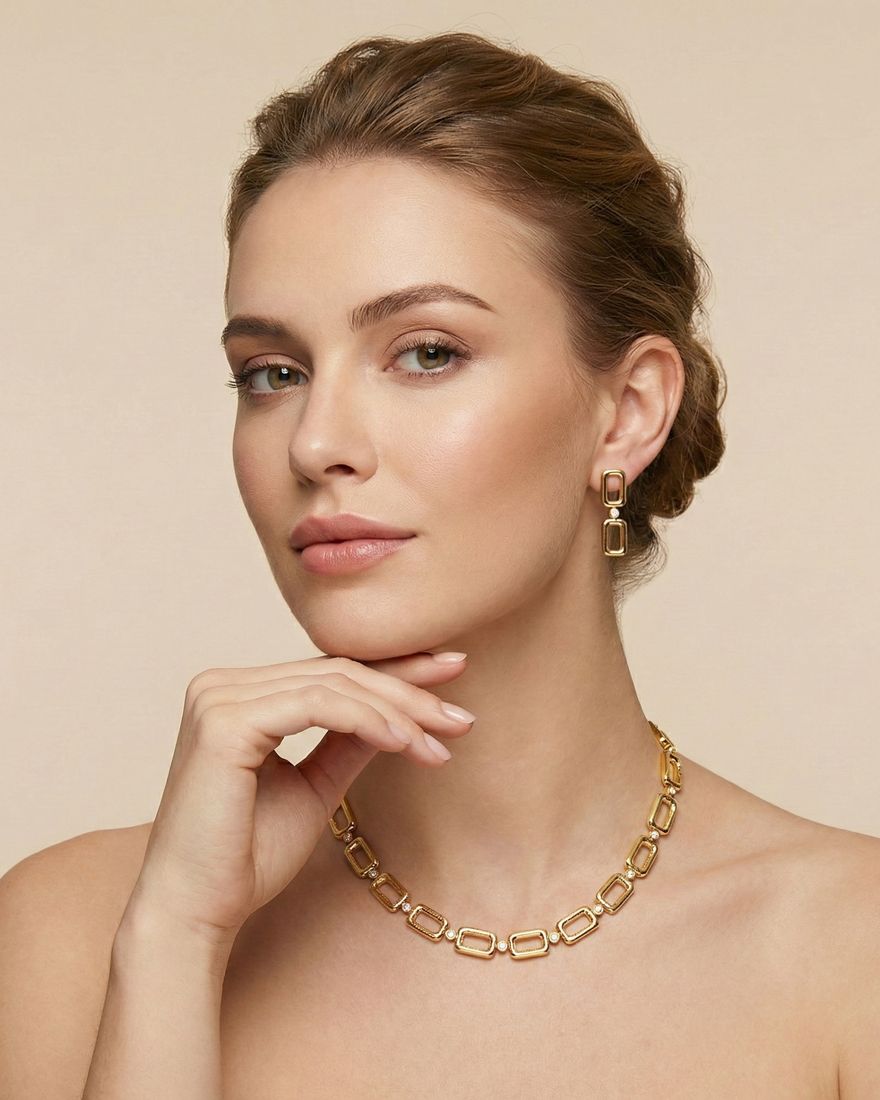 Just Lika küpe ve kolye takan model